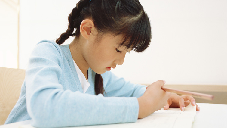 孩子寫功課總是拖拖拉拉,沒按時寫完怎麼辦?